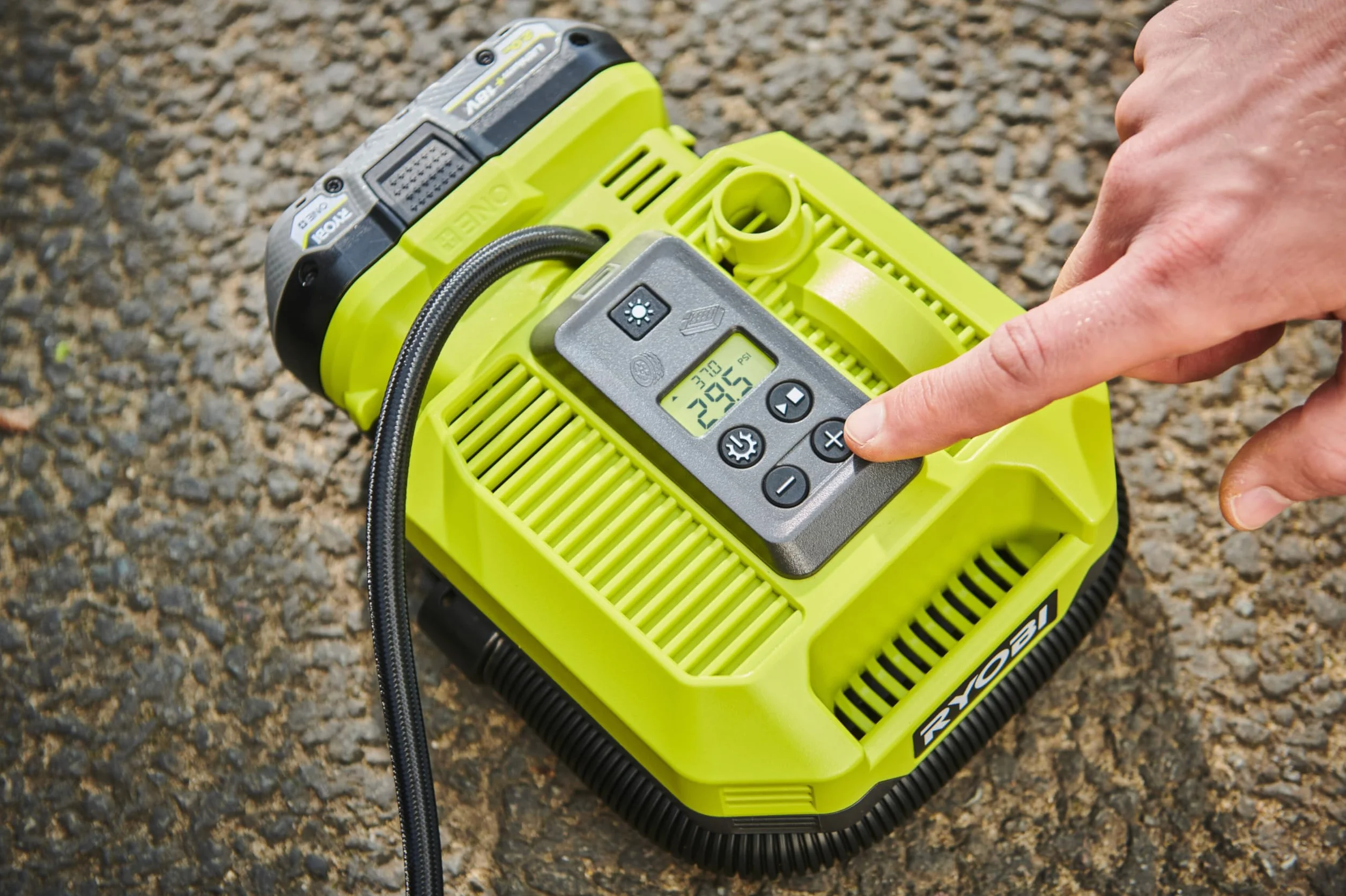Ryobi RMI18 Compresor Inflador Inalámbrico 18V One+ 11 Bar 500 L/min 3 Puntas