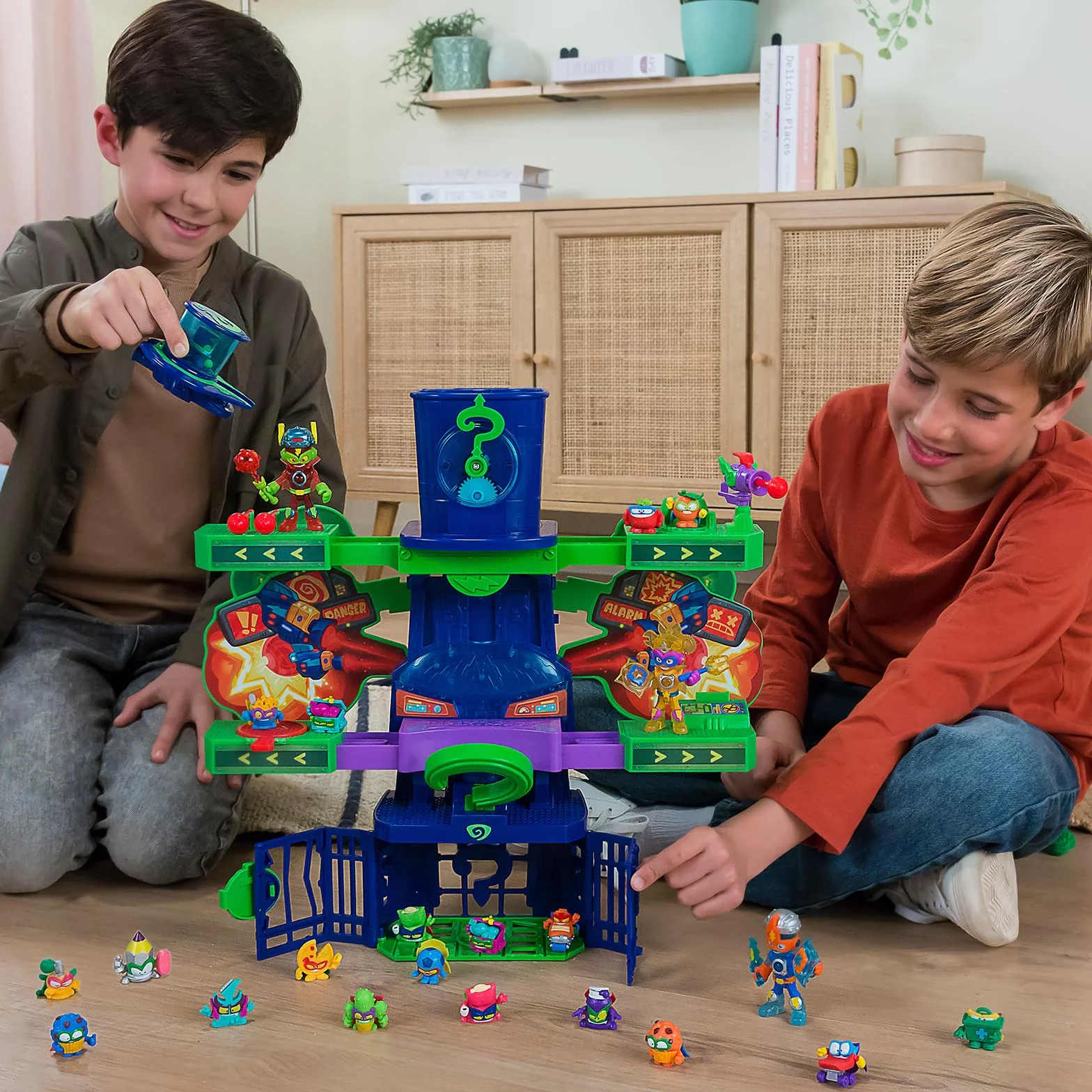 SUPERTHINGS KAZOOM Power Enigma Tower Torre de Enigma Serie TV Contiene 1 Torre 1 Exclusivo 1 Aeronave 1 Prisión 1 Catapulta 1 Disparador 3 Proyectiles