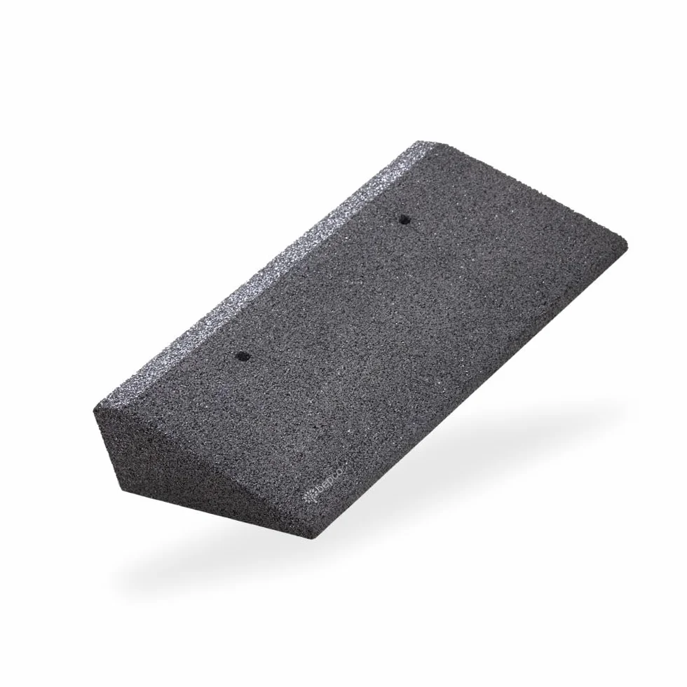 Bepco Rampa para Bordillos de Goma 50x25x10 cm Negro, Rampa de Umbral de Puerta con Arandelas Integradas