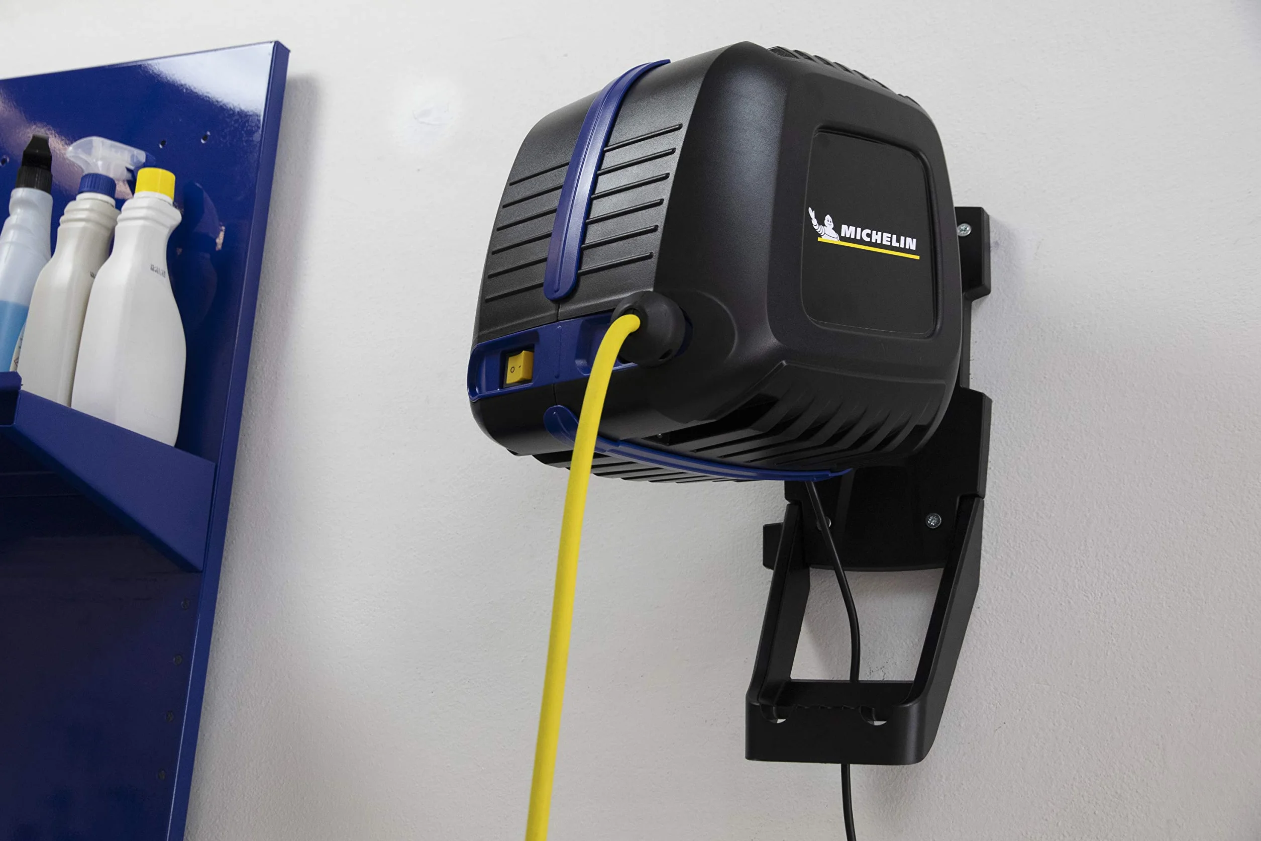 MICHELIN - Compresor de aire mural MBL GO con enrollador de manguera - Manguera de 10 metros - Soplador incluido - Sin tanque - Sin aceite - Motor de 1,5 CV - Presión máxima 8 bar
