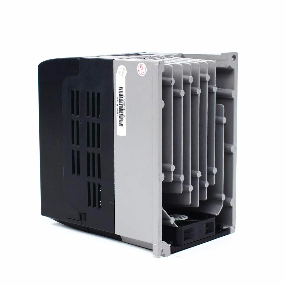 Unidad de frecuencia variable, 2,2KW 380V monofásico Variador de frecuencia, 1,15 kg Controlador de velocidad Motor, VFD para Motor Trifásico 2,2 KW AC Motor monofásico