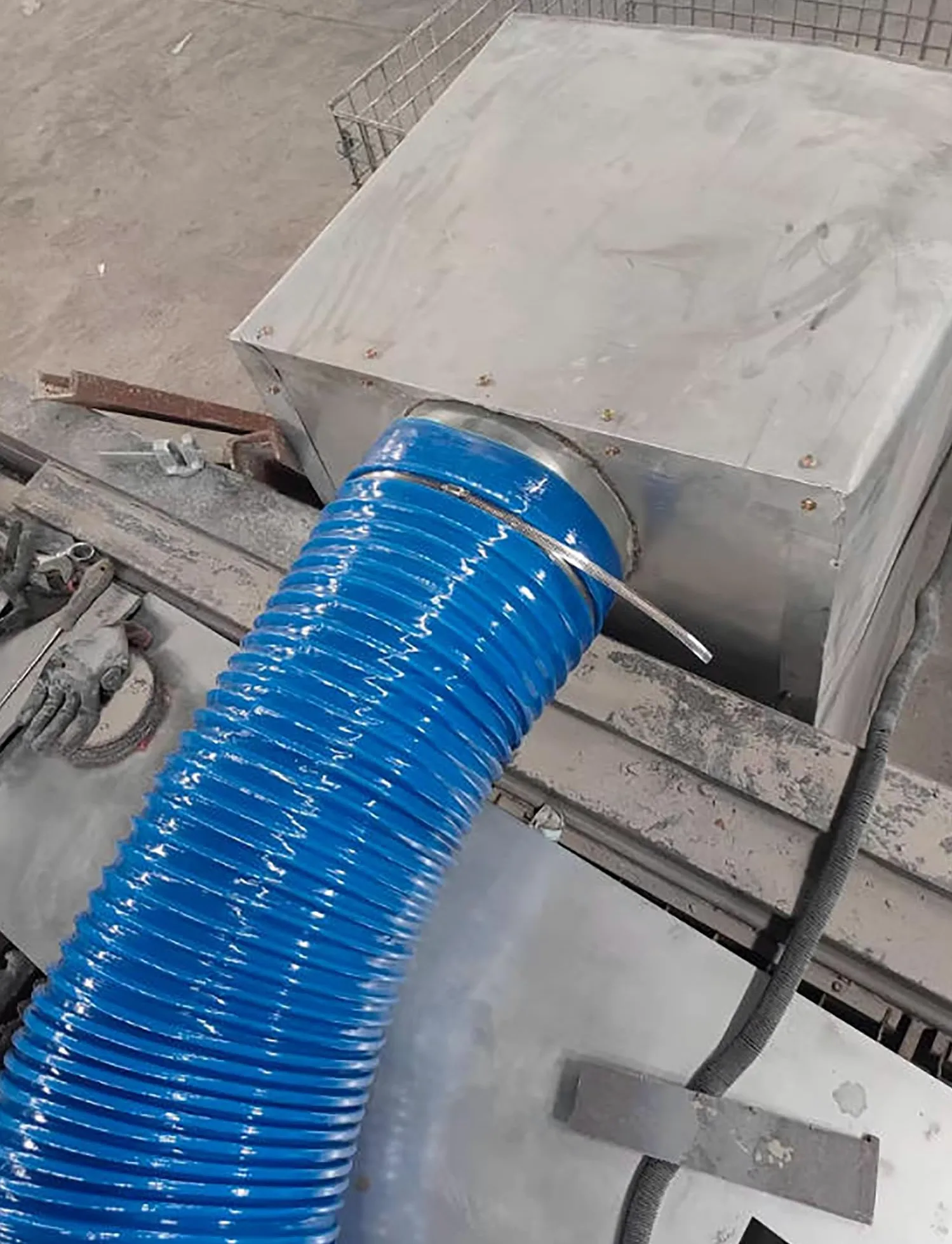 Manguera de polvo PVC reforzada con espiral azul, varios tamaños | D 18cm x L 3.3ft