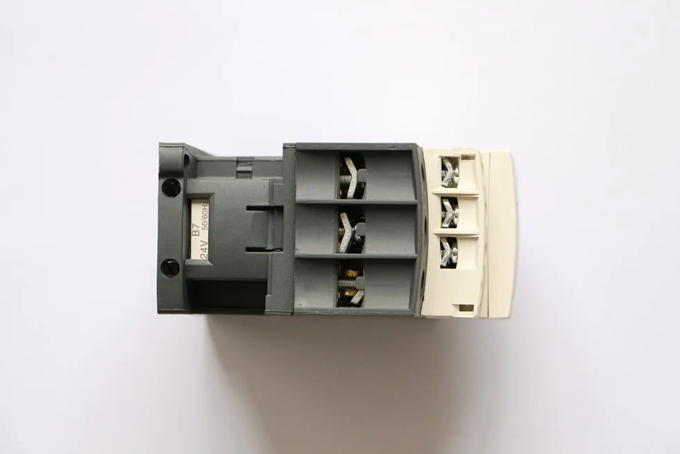 Schneider Electric LC1D32B7 TeSys D Stycznik 3P AC-3 32A 24V CA 85mm