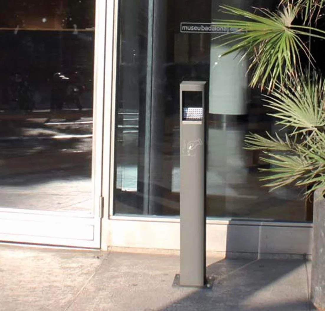PAL | Cenicero exterior Kesmo de hierro para fumar en el exterior de empresas, restaurantes, bares, cafeterias (1- Cernicero + Tornillería)