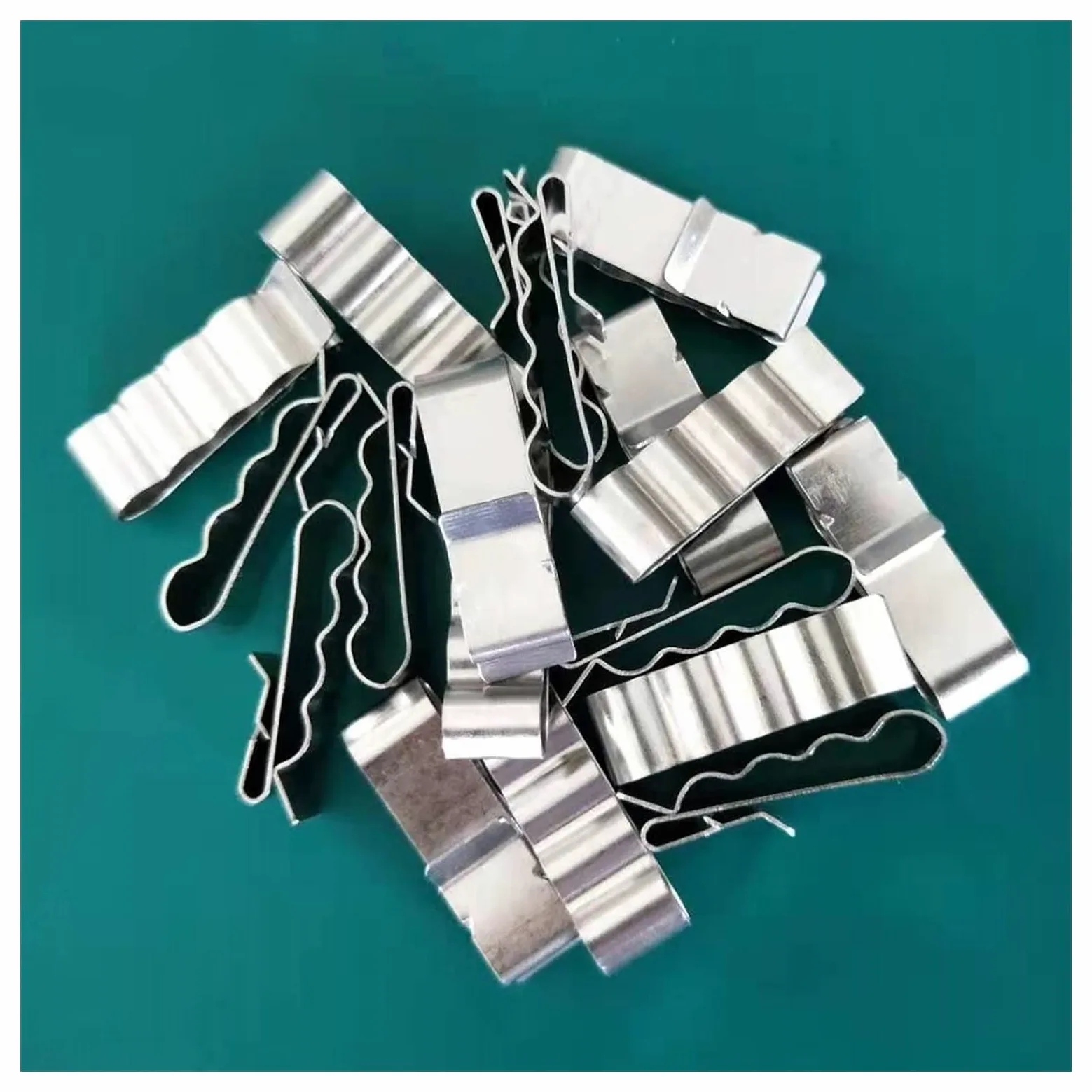 Clip para cable de energía solar Clips de cable solar fáciles de instalar componentes del sistema de montaje en tierra para el montaje de estructuras de panel solar(400 pieces)