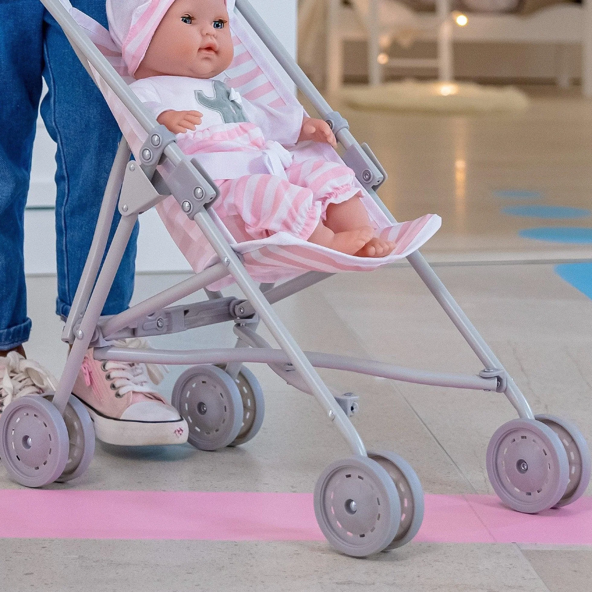 Berenguer Jc Toys Silla de paseo plegable modo paraguas para muñecas 45 cm blanco y azul a rayas decoración elefante +2 años
