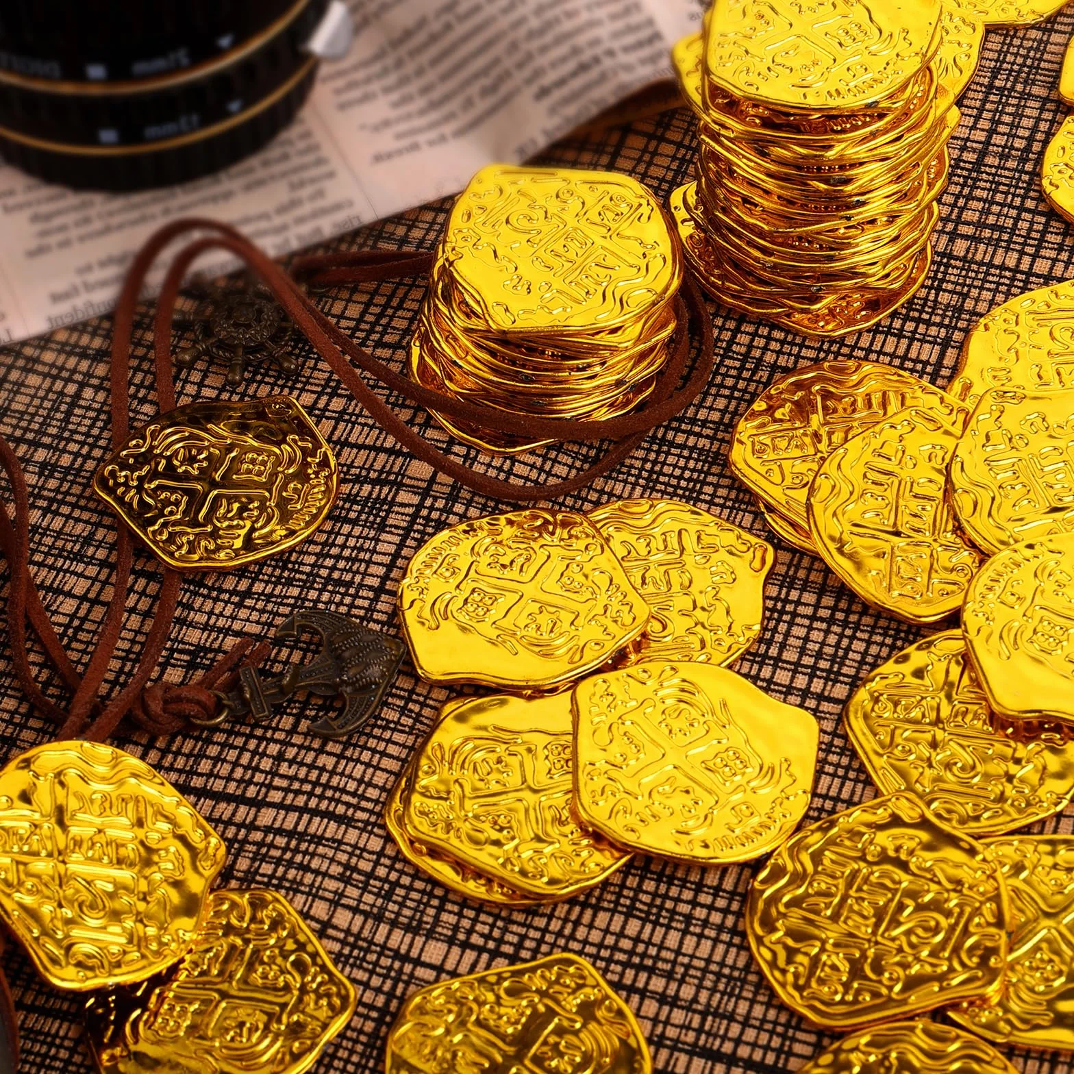 Lusofie 100 Piezas Monedas Pirata Réplica de Plástico Doblones Españoles para Fiesta Temática Halloween
