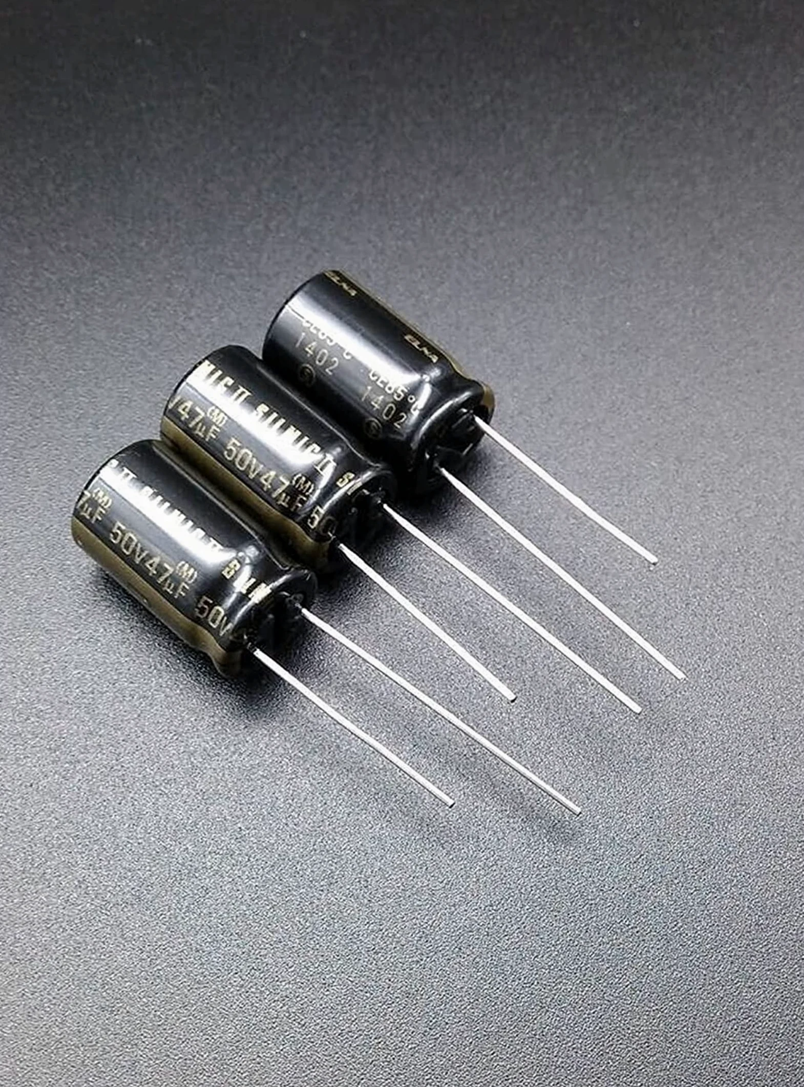 Kit de condensadores 10 uds/30 uds 47uF/50V condensadores electrolíticos de punto ERTEYIN