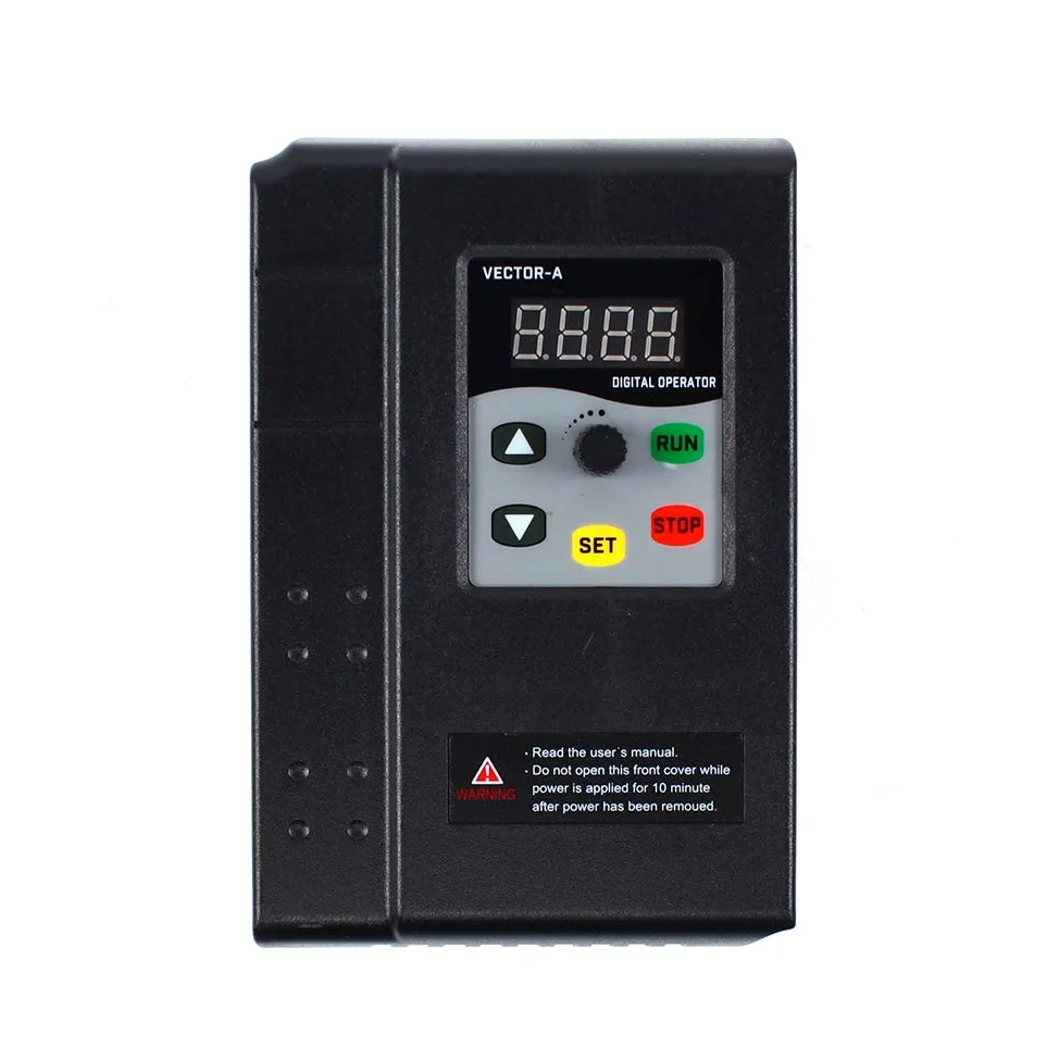 Unidad de frecuencia variable, 2,2KW 380V monofásico Variador de frecuencia, 1,15 kg Controlador de velocidad Motor, VFD para Motor Trifásico 2,2 KW AC Motor monofásico