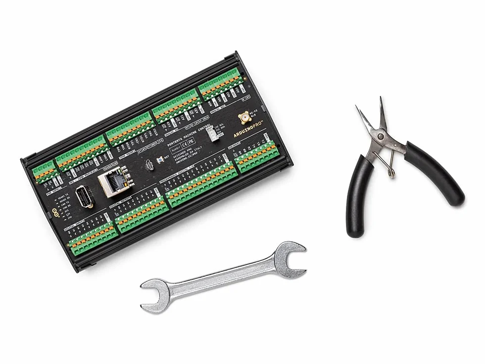Arduino Portenta Machine Control [AKX00032] - Solución de Control Industrial Avanzada, Ideal para proyectos de IoT y automatización a Gran Escala