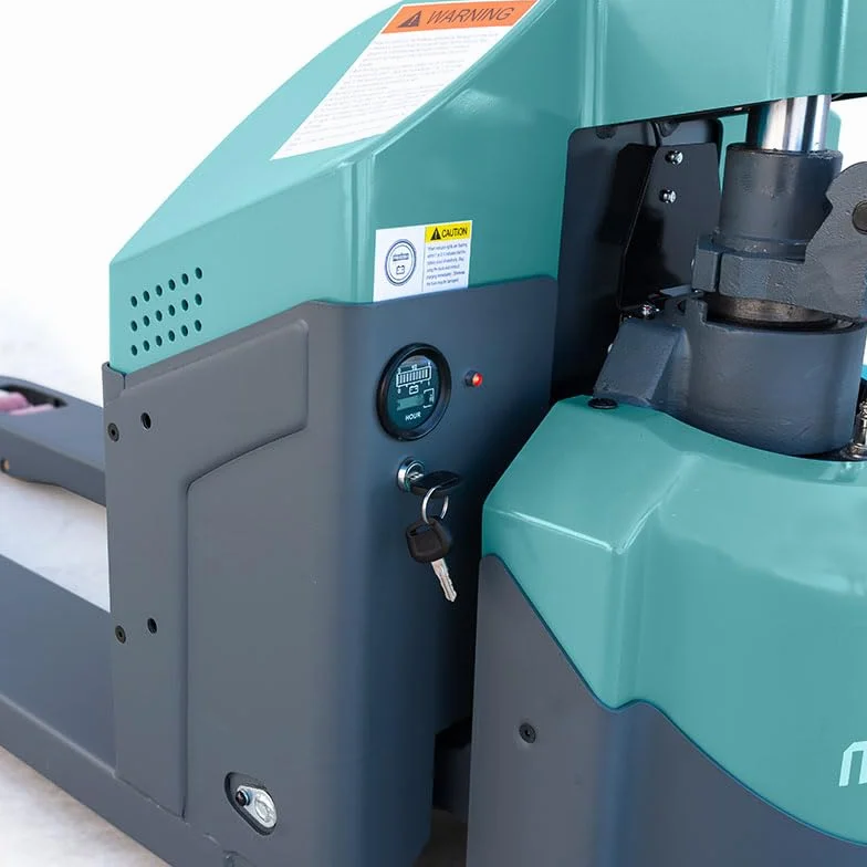 Transpaleta Eléctrica MITORO - 1500kg - Batería de Litio - Horquillas 685x1724mm - Elevación 110mm - Ruedas Poliuretano PU - Frenado Electromagnético - Almacén Logística