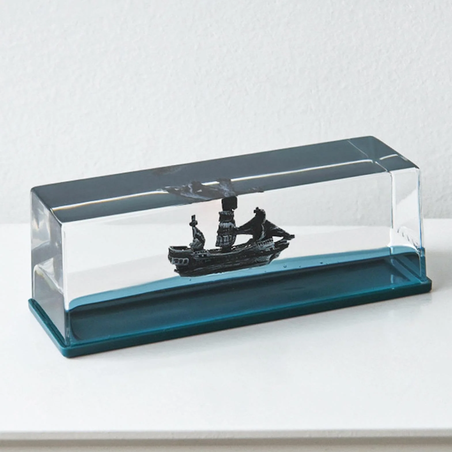 Barco de crucero fluido que nunca se hunde, modelo de escritorio, adorno acrílico para decoración del hogar