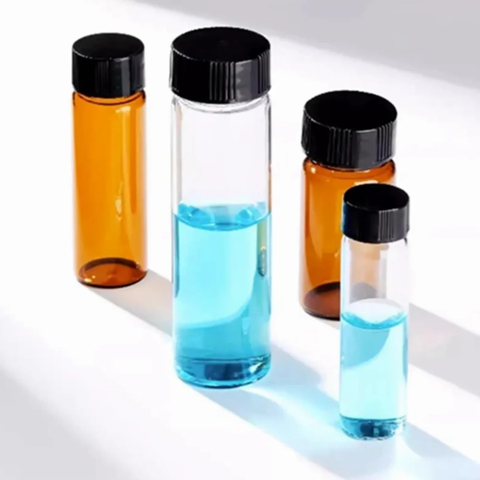 Matraz aforado de borosilicato, Frasco de muestra de vidrio transparente/marrón de 3 ml a 50 ml, viales de reactivo con tapón de rosca de plástico y almohadilla de PE, matraz pequeño de laboratorio fo