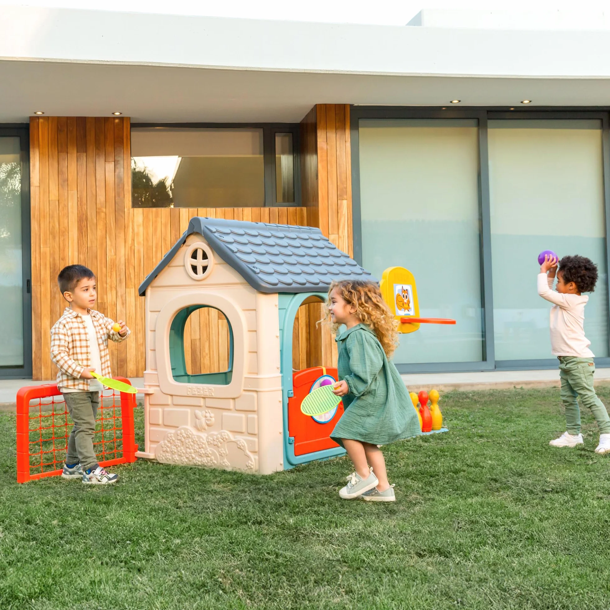 FEBER Casual 6 Activities House Casa con 6 Actividades de Juego Accesorios Incluidos Colores Resistentes a la Luz Solar Montaje Fácil A Partir de 3 años