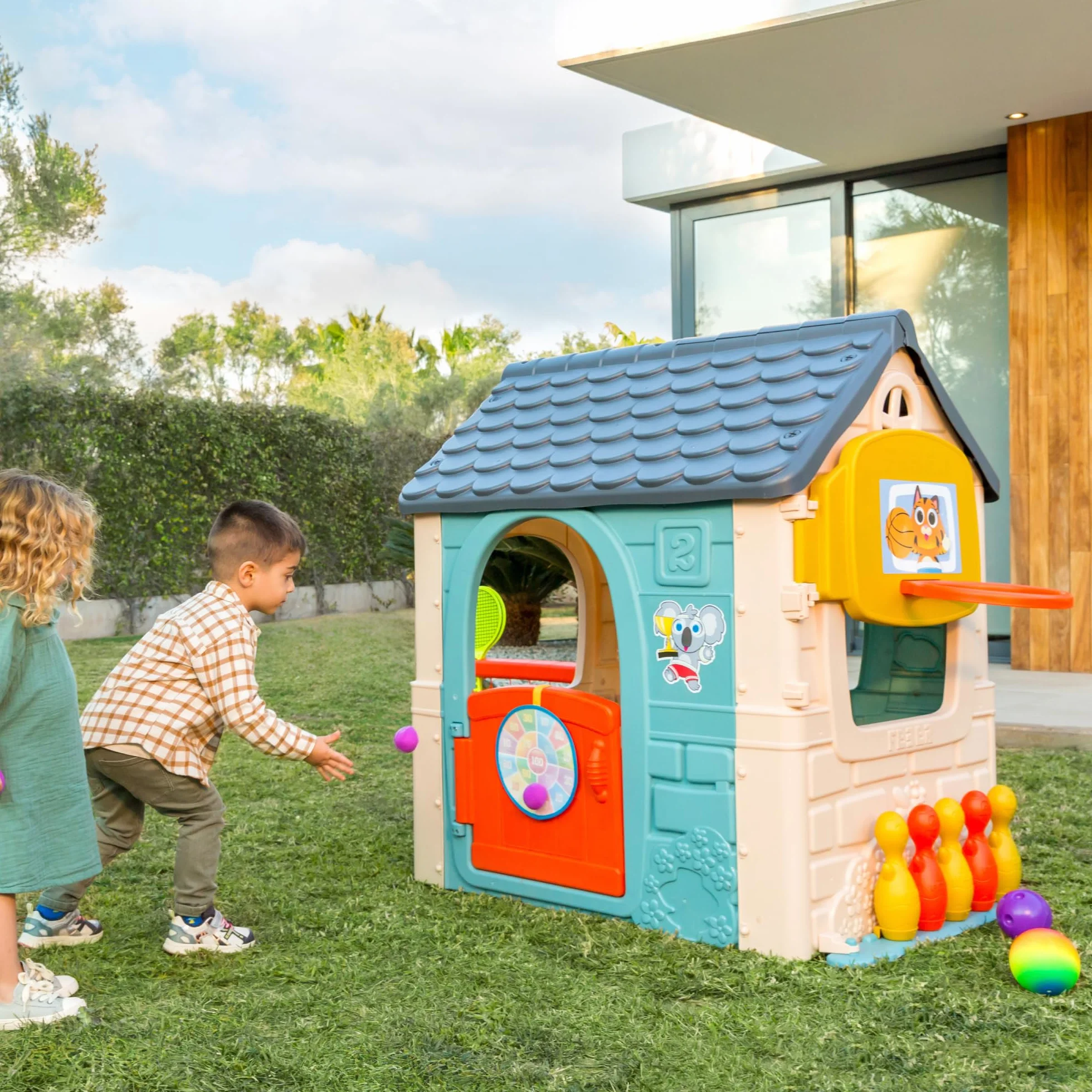 FEBER Casual 6 Activities House Casa con 6 Actividades de Juego Accesorios Incluidos Colores Resistentes a la Luz Solar Montaje Fácil A Partir de 3 años