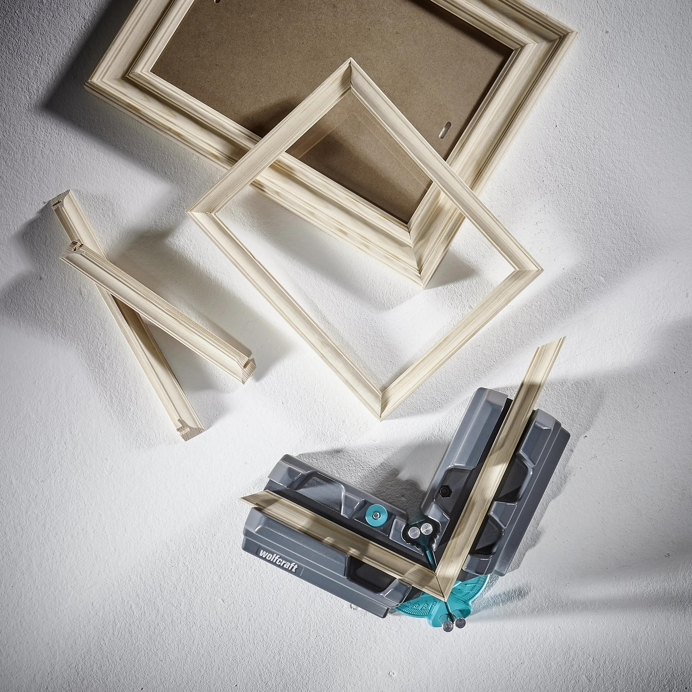 Wolfcraft Caja de ingletar y falsa escuadra 2 en 1 6948000 para piezas hasta 70 mm