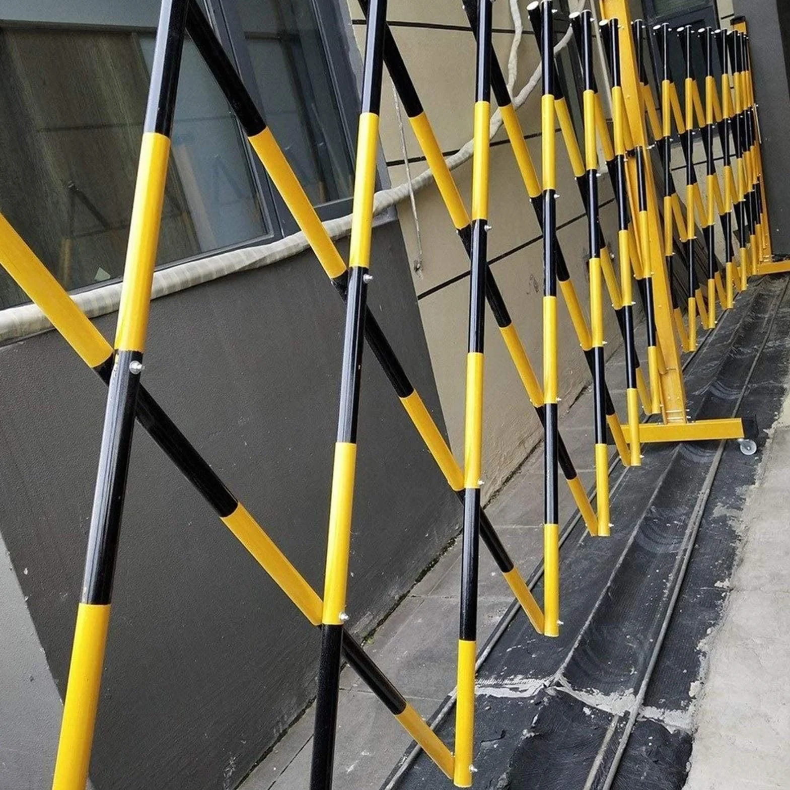 Valla De Tráfico, Barrera De Seguridad De Puerta Extensible, Valla De Barricada De Metal De Tráfico Retráctil Entrada Fácil De Mover For Zonas De Trabajo, Garajes, Muelle De Carga ( Size : 600cm )