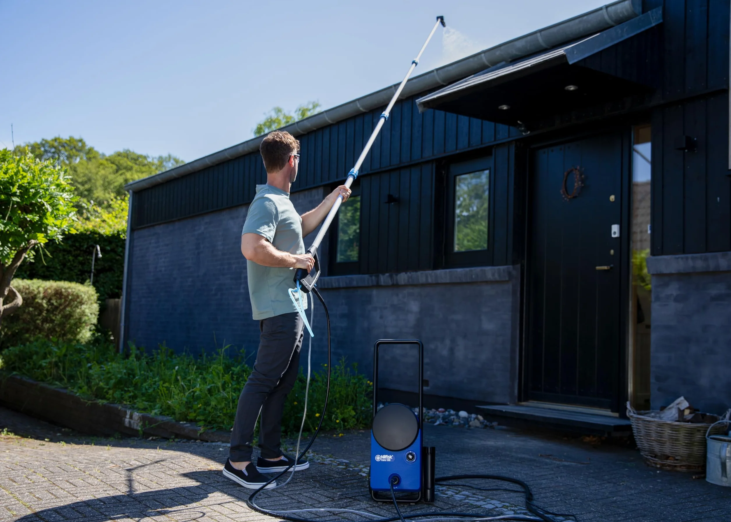 Nilfisk Lanza Extensible para Hidrolimpiadoras - Varilla Telescópica hasta 3,9 m - Ideal para Limpiar Techos, Toldos y Paneles Solares (128502121)