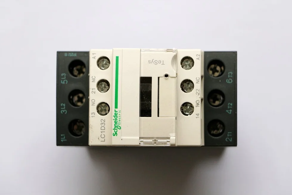 Schneider Electric LC1D32B7 TeSys D Stycznik 3P AC-3 32A 24V CA 85mm