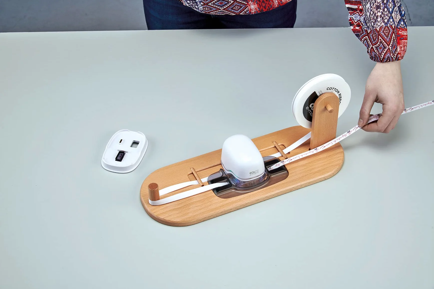 COLOP - COLOP e-mark Durable y Compacto Madera de Haya Impresión en Rollo Ribbon Estación Kit - 1 Juego
