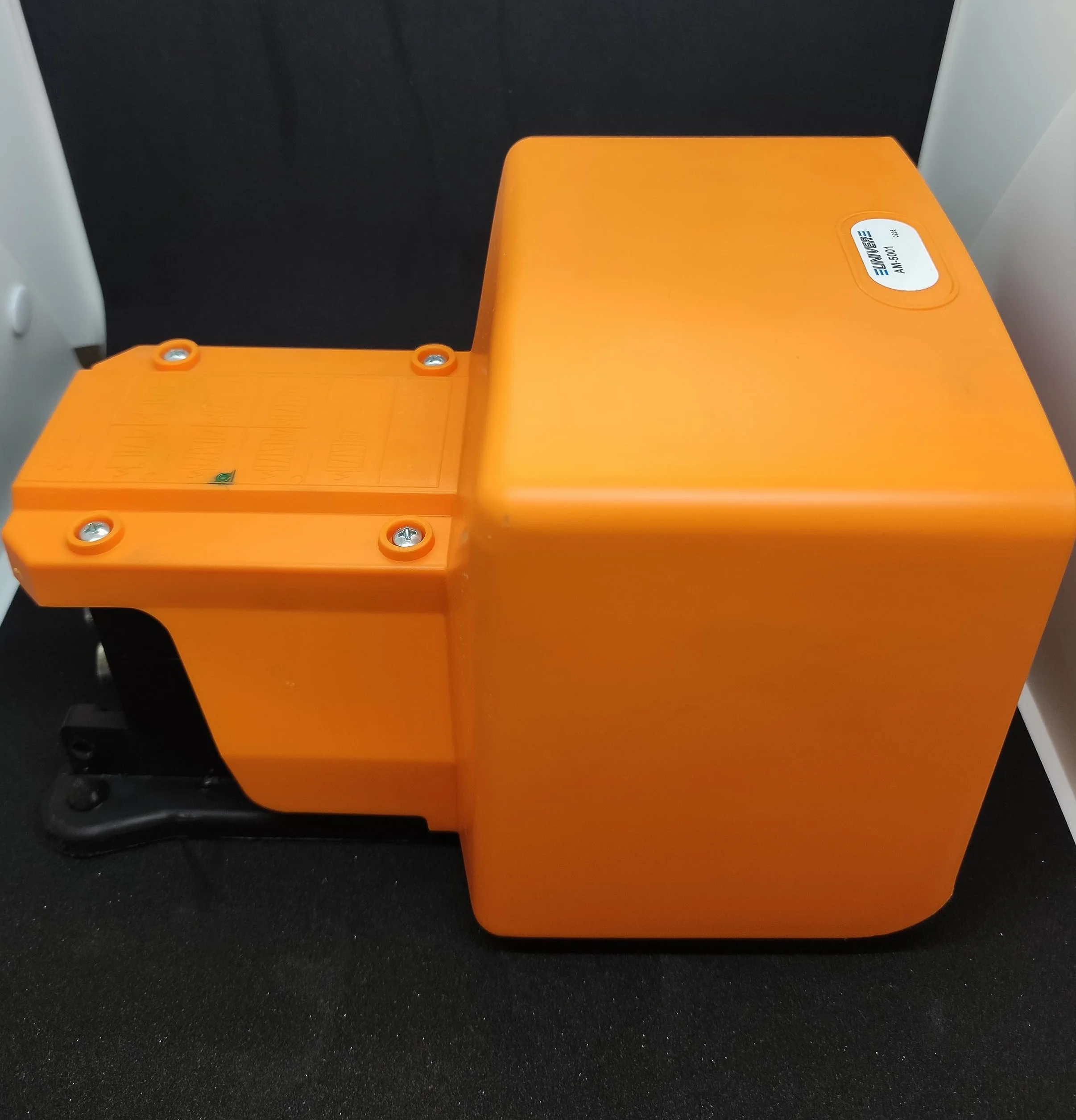 AM-5001 UNIVER Pedal neumático 5/2