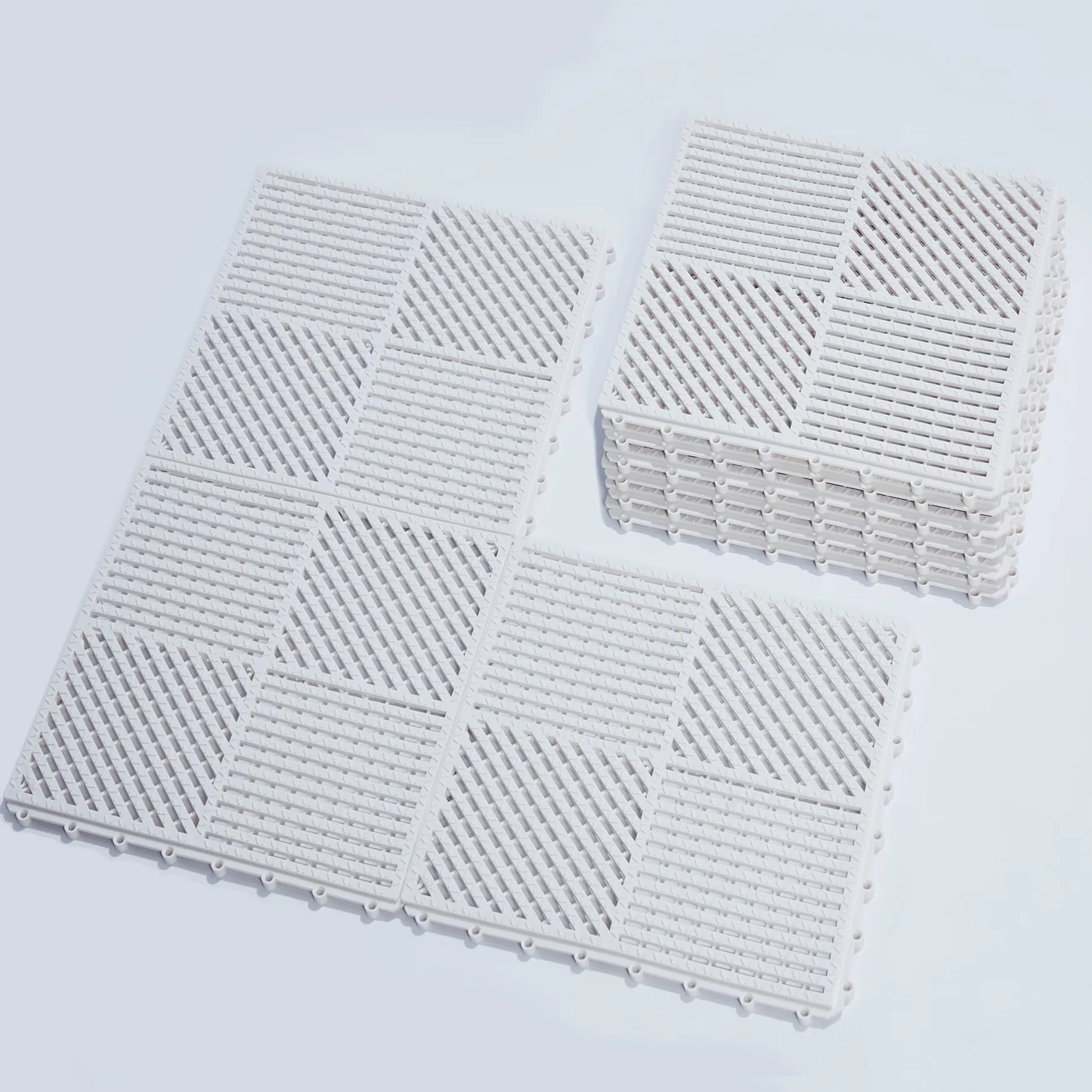 Paquete de 9 azulejos de drenaje antideslizantes entrelazados, tapete de ducha al aire libre para piscina, baño, sótano, barco y área de mascotas, 12 x 12 pulgadas, color blanco