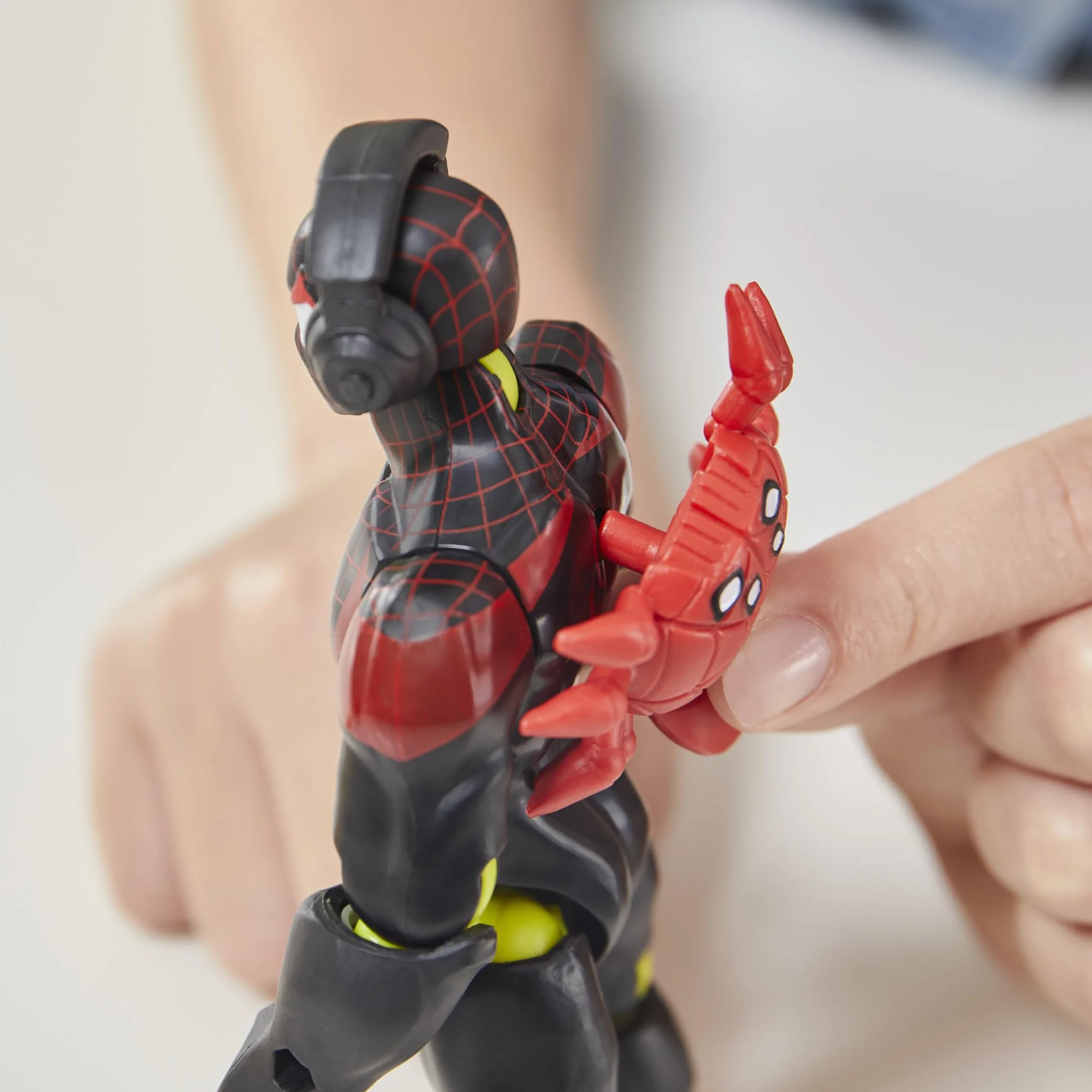 Marvel Miles Morales Spider-Man Figura Mix-and-Match y Accesorios