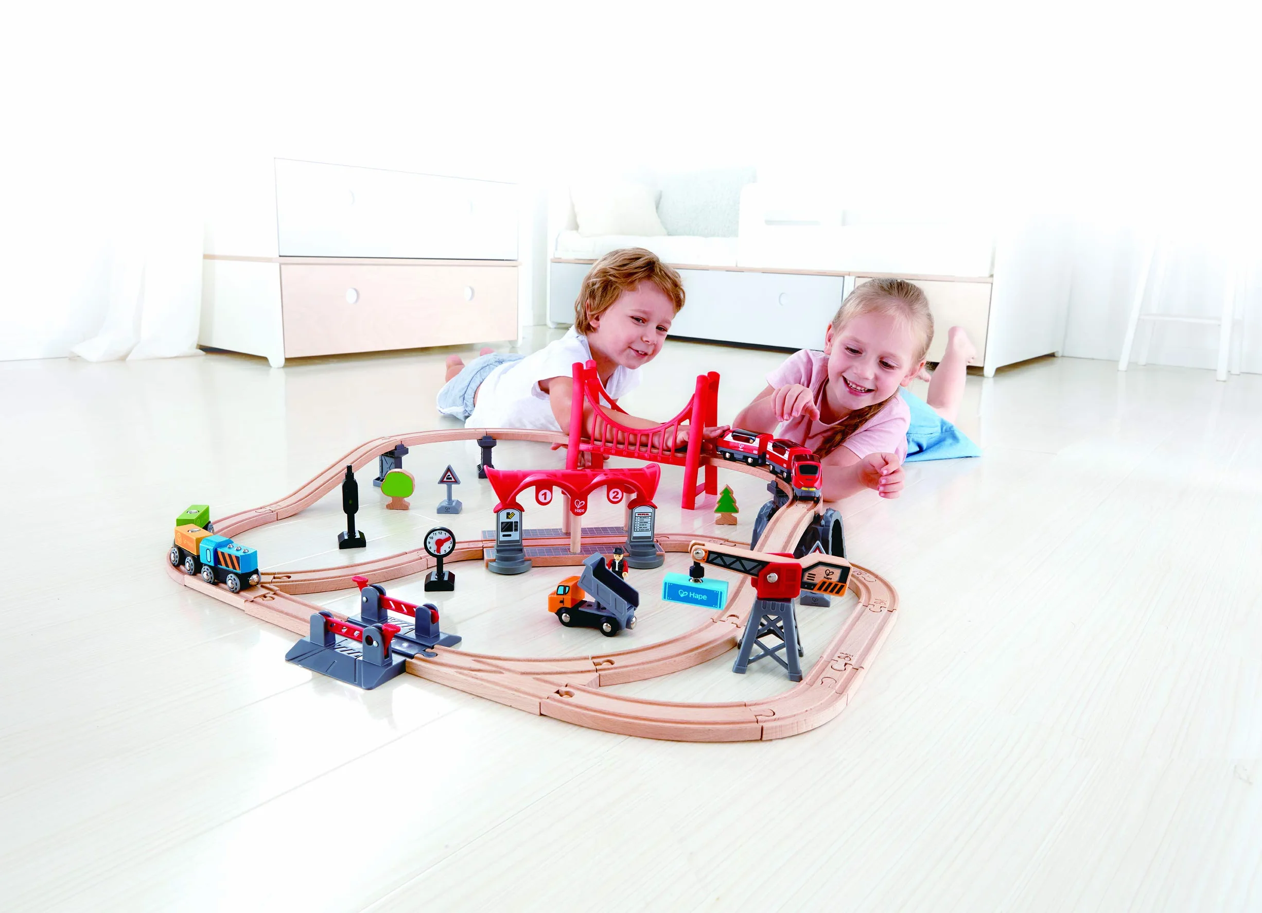 Hape Conjunto de Vías Ciudad Bulliciosa E3730