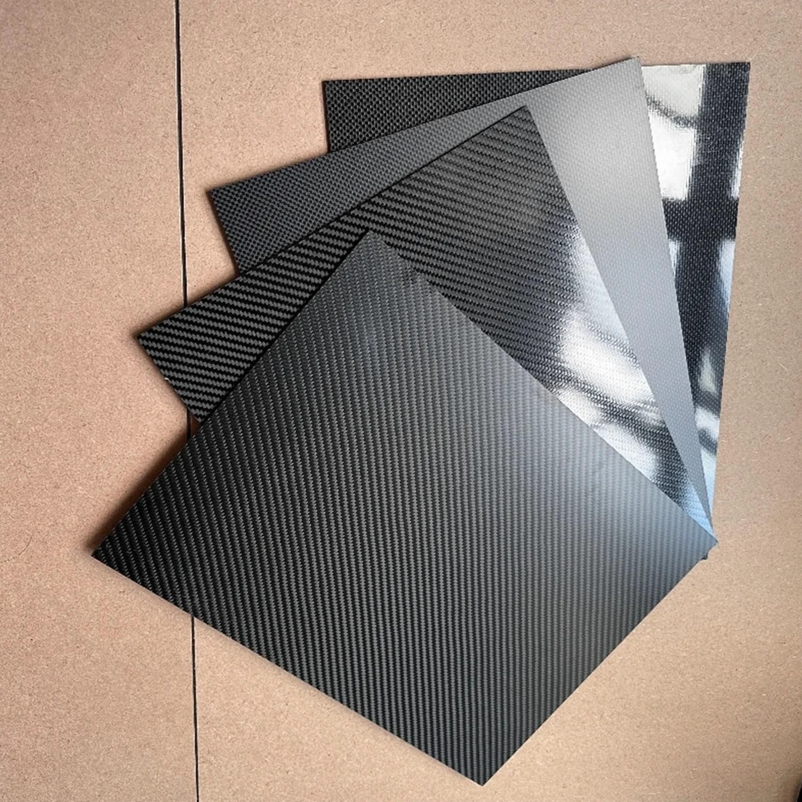 Hoja de fibra de carbono 3K, panel de fibra de carbono de tejido liso de 200x250 mm, materia prima liviana for manualidades,(3.0mm plain glossy)