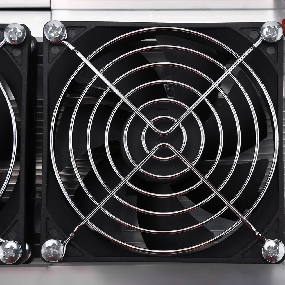 Refrigerador de placa fría termoeléctrico Peltier de refrigeración de semiconductores de bajo ruido portátil de 240 W con ventilador para refrigeración de espacios pequeños