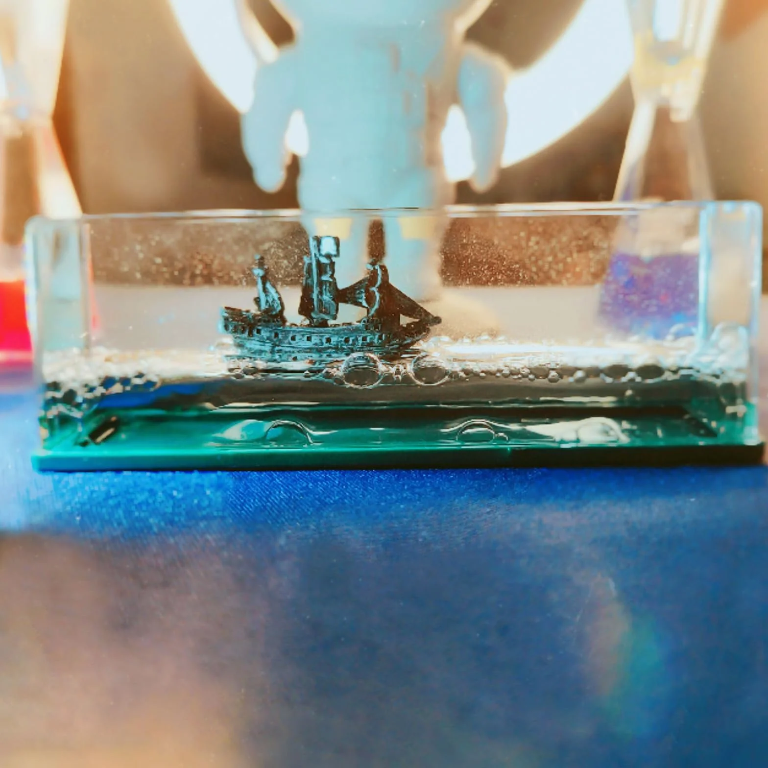 Botella de Deriva de fluidos insumergible Barco Unhunkable Crucero Fluid Drift Modelo Decoración Hogar (Perla Negra)