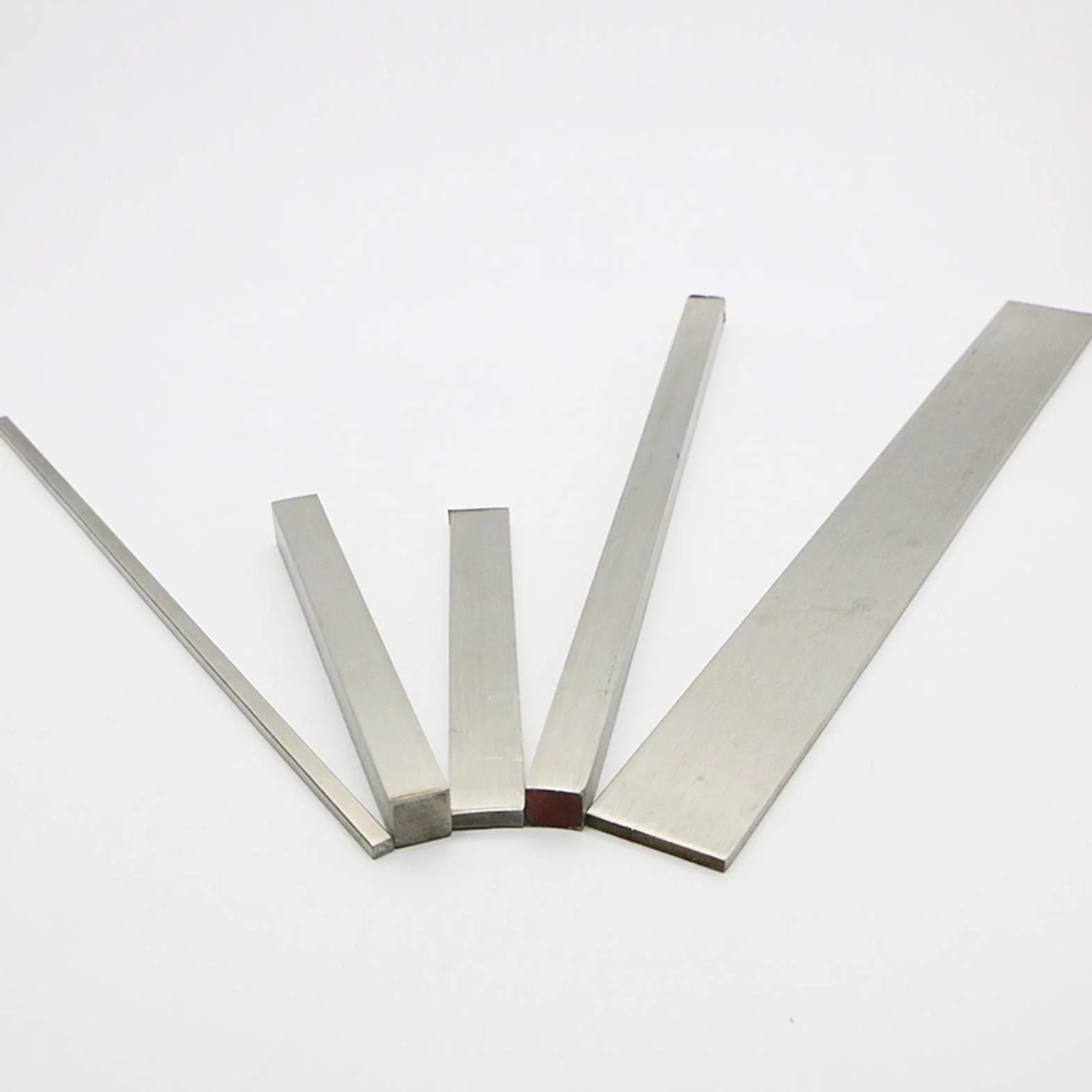 Barra plana de acero inoxidable 304 de 10 mm de grosor, 10-50 mm de ancho y 500 mm de largo for decoración industrial, ferretería y construcción.(10x50x500mm)