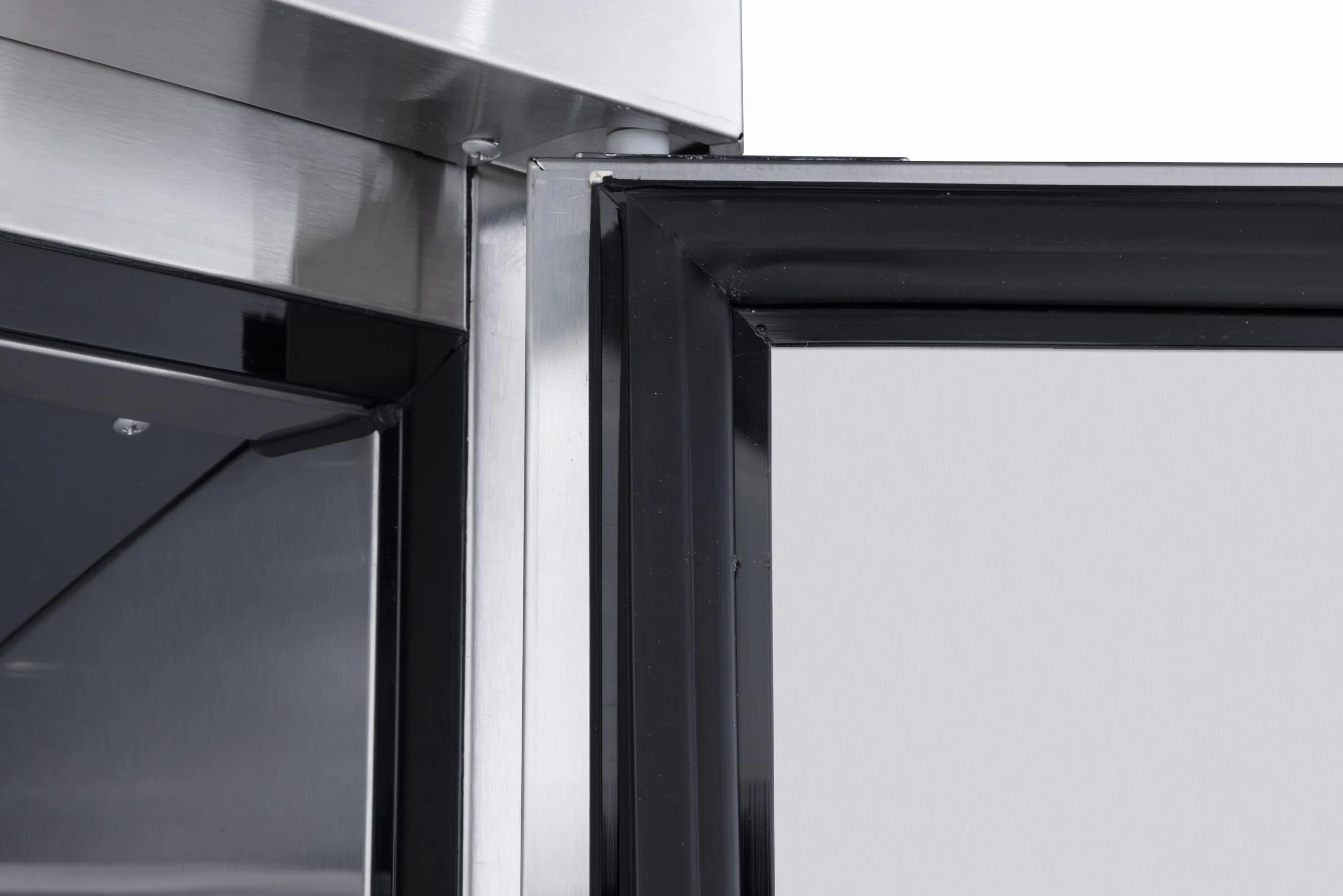 METRO Professional Mesa congeladora GCF3100BS, Acero Inoxidable, 334 L, 600 W, 3 Puertas, Plateada, Ideal para restaurantes (M)