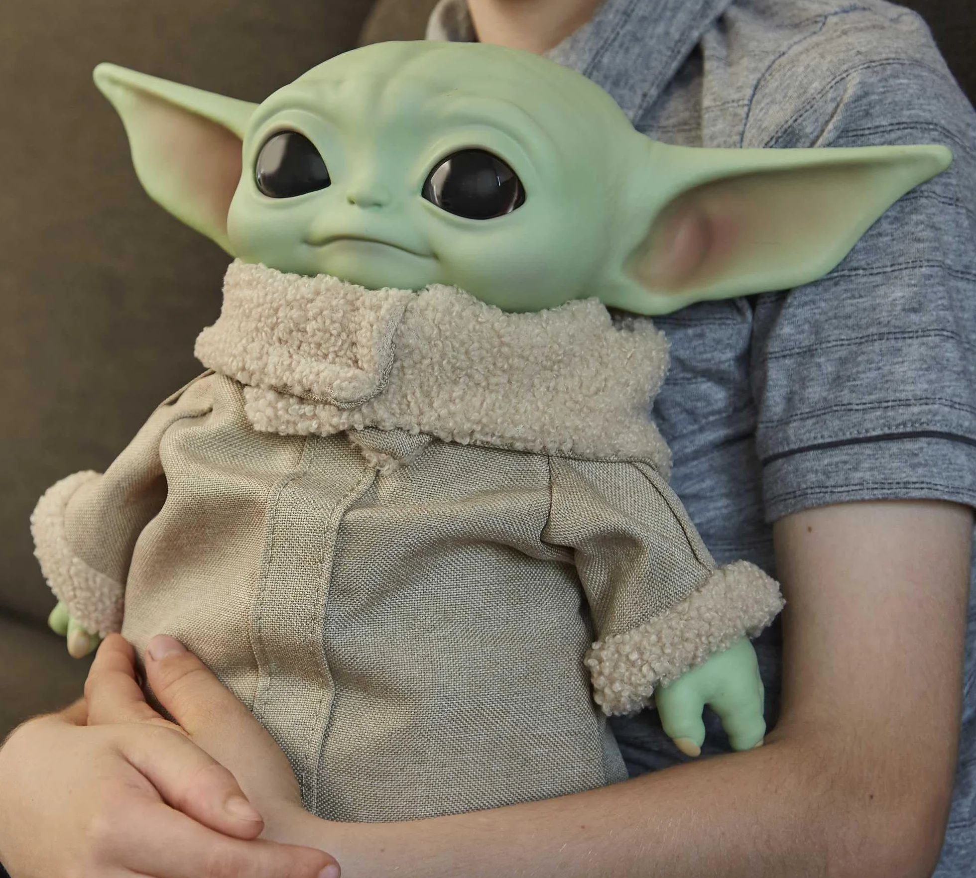 Mattel Star Wars Peluche Baby Yoda Mandaloriano 28 cm Cuerpo Blando Base Robusta GWD85
