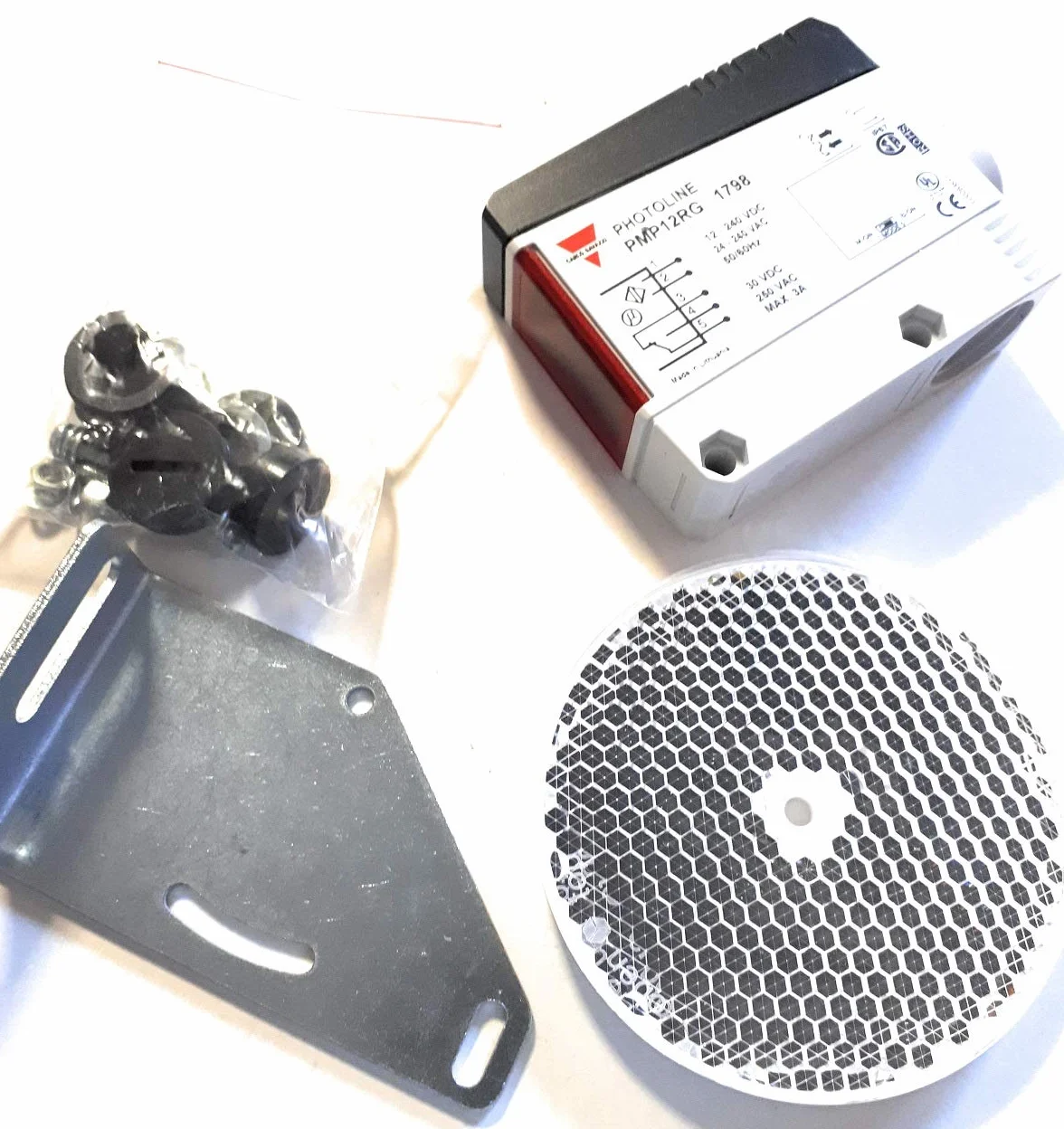 PMP12RG | CARLO GAVAZZI PHOTOELECTRIC SENSOR, RETROREFLECTIVE, 12M RANGE, 12-240VDC/24-240VAC NO/NC, PG13.5
