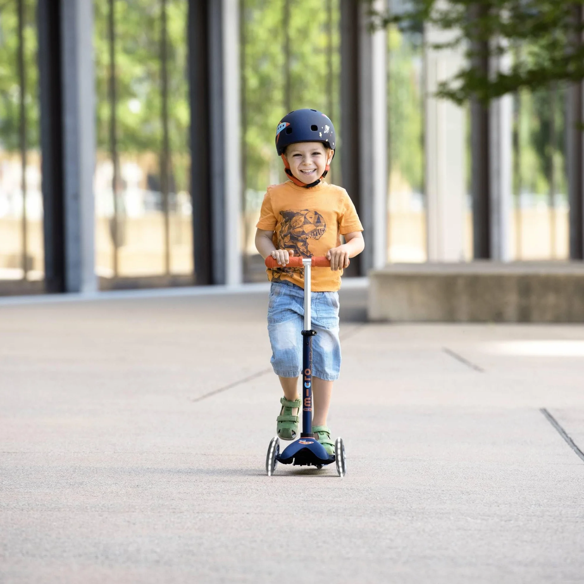 Micro Mini Deluxe LED Patinete Infantil 3 Ruedas con Luces LED sin Pilas Manillar Ajustable Giro por Inclinación +2 Años