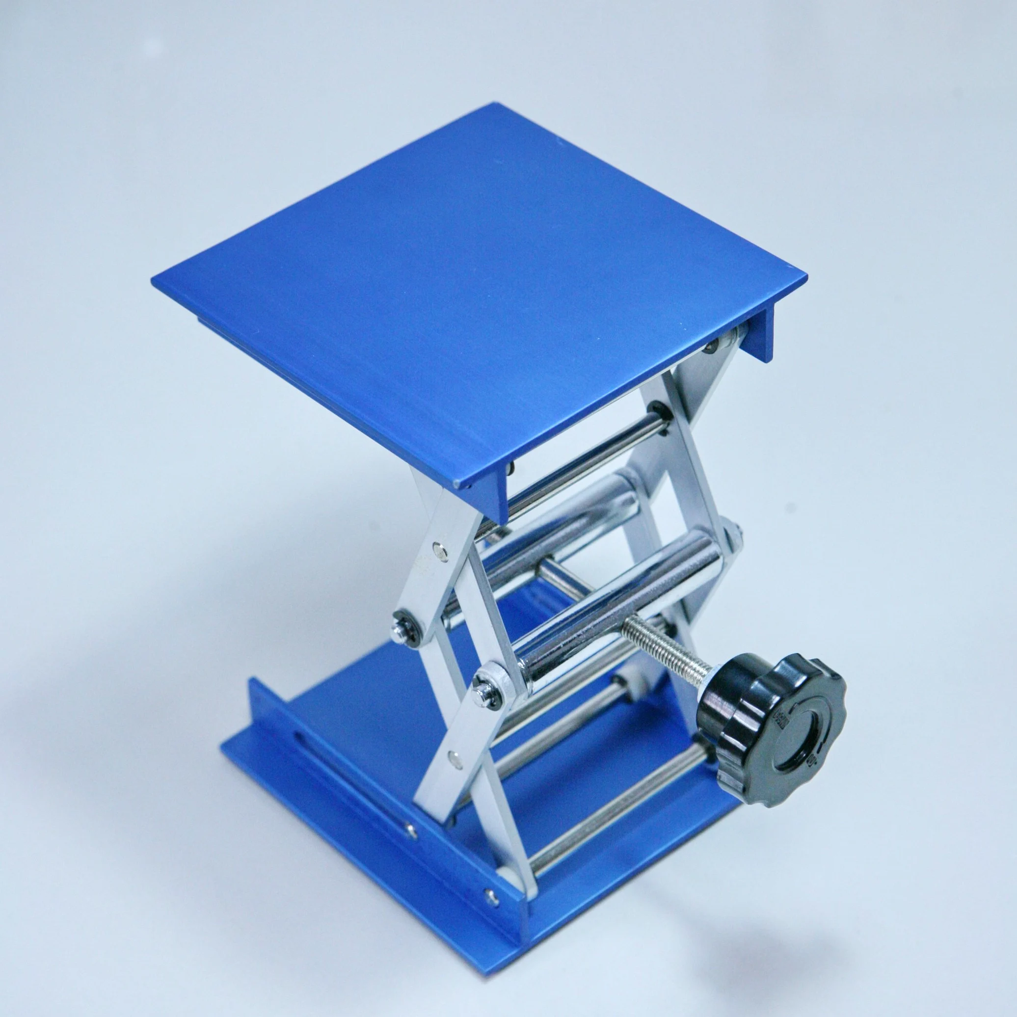 1 gato de laboratorio de aluminio anodizado resistente de 4 x 4 pulgadas, soporte de elevación ajustable for equipos de laboratorio.