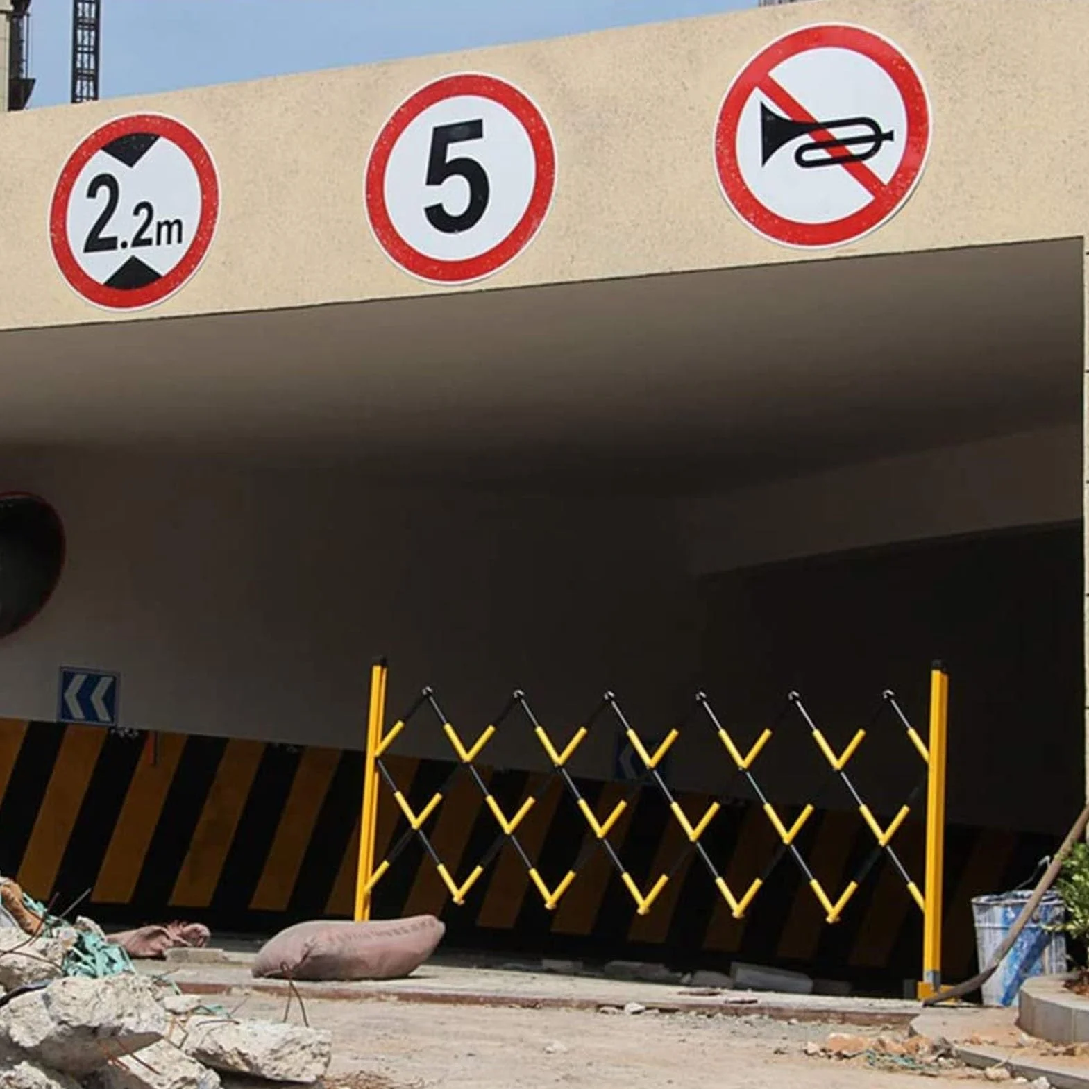 Valla De Tráfico, Barrera De Seguridad De Puerta Extensible, Valla De Barricada De Metal De Tráfico Retráctil Entrada Fácil De Mover For Zonas De Trabajo, Garajes, Muelle De Carga ( Size : 600cm )