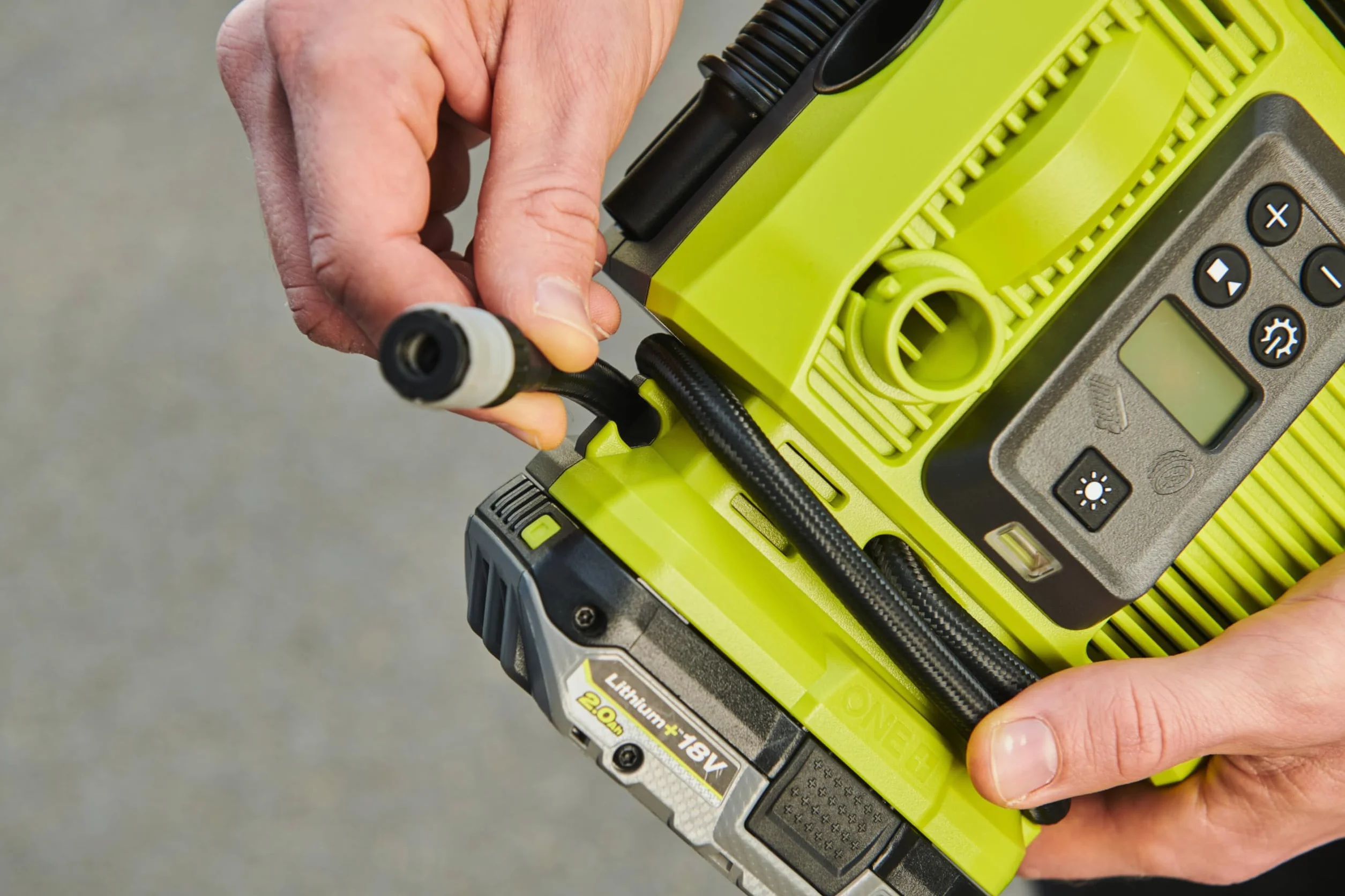 Ryobi RMI18 Compresor Inflador Inalámbrico 18V One+ 11 Bar 500 L/min 3 Puntas