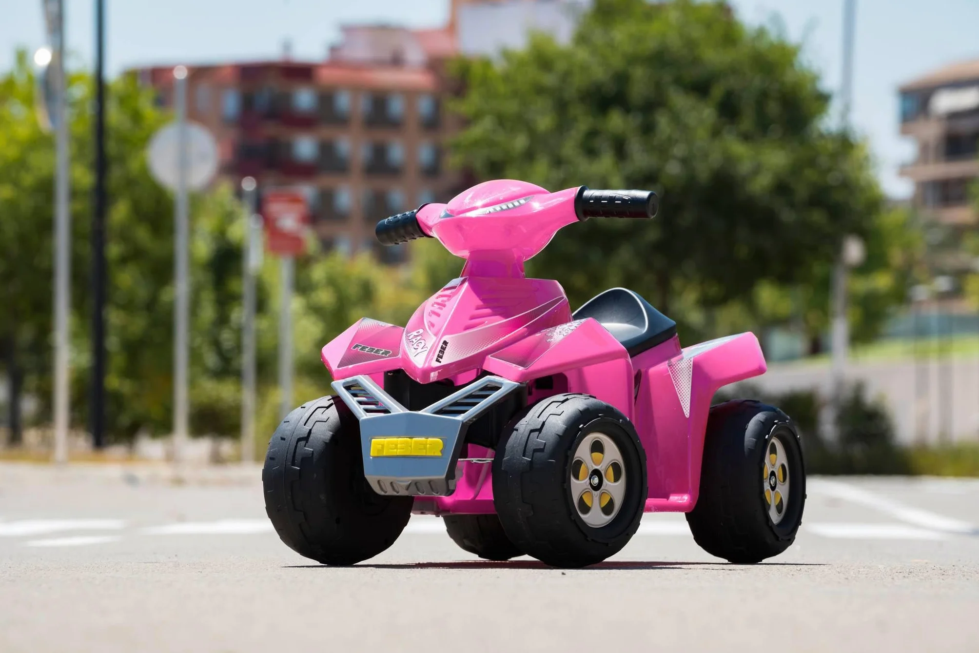 FEBER Quad Racy Pink 6V Coche Eléctrico para Niños 18 Meses a 3 Años Ruedas Grandes Batería 40 min Cargador Incluido
