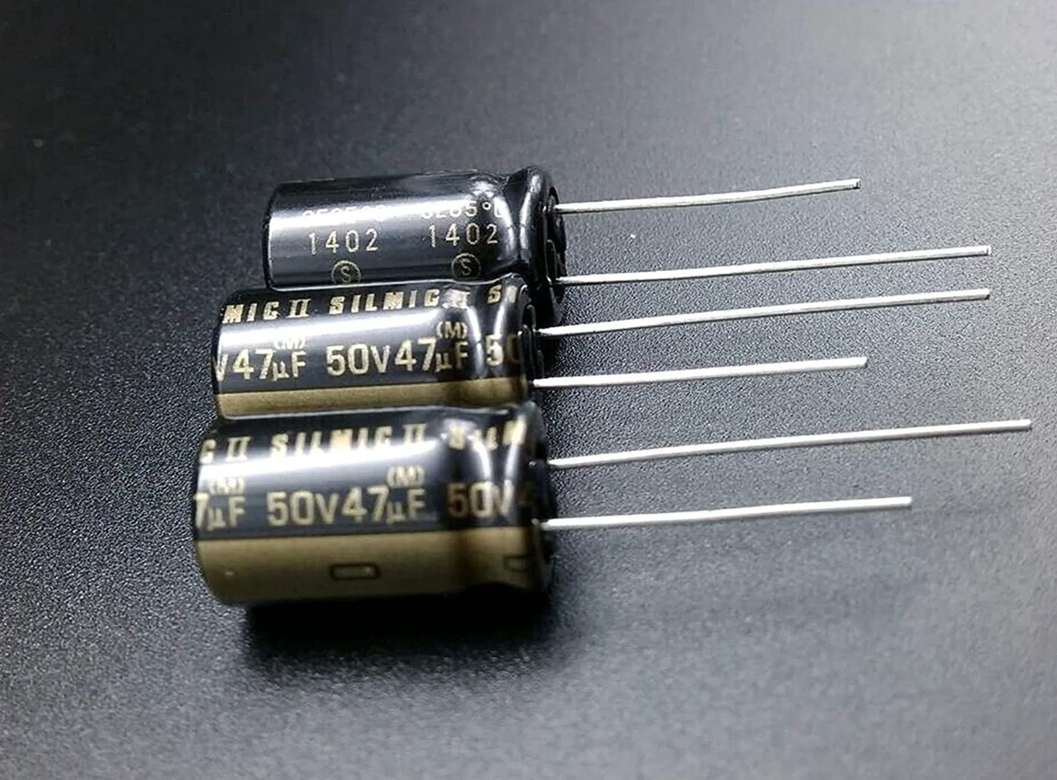 Kit de condensadores 10 uds/30 uds 47uF/50V condensadores electrolíticos de punto ERTEYIN