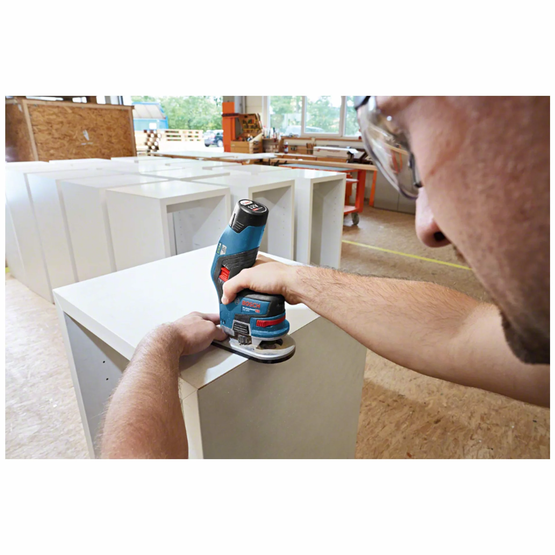 Bosch Professional 12V System fresadora de cantos a batería GKF 12V-8 (mango de la cabeza de fresado: 8 mm, sin batería/cargador)