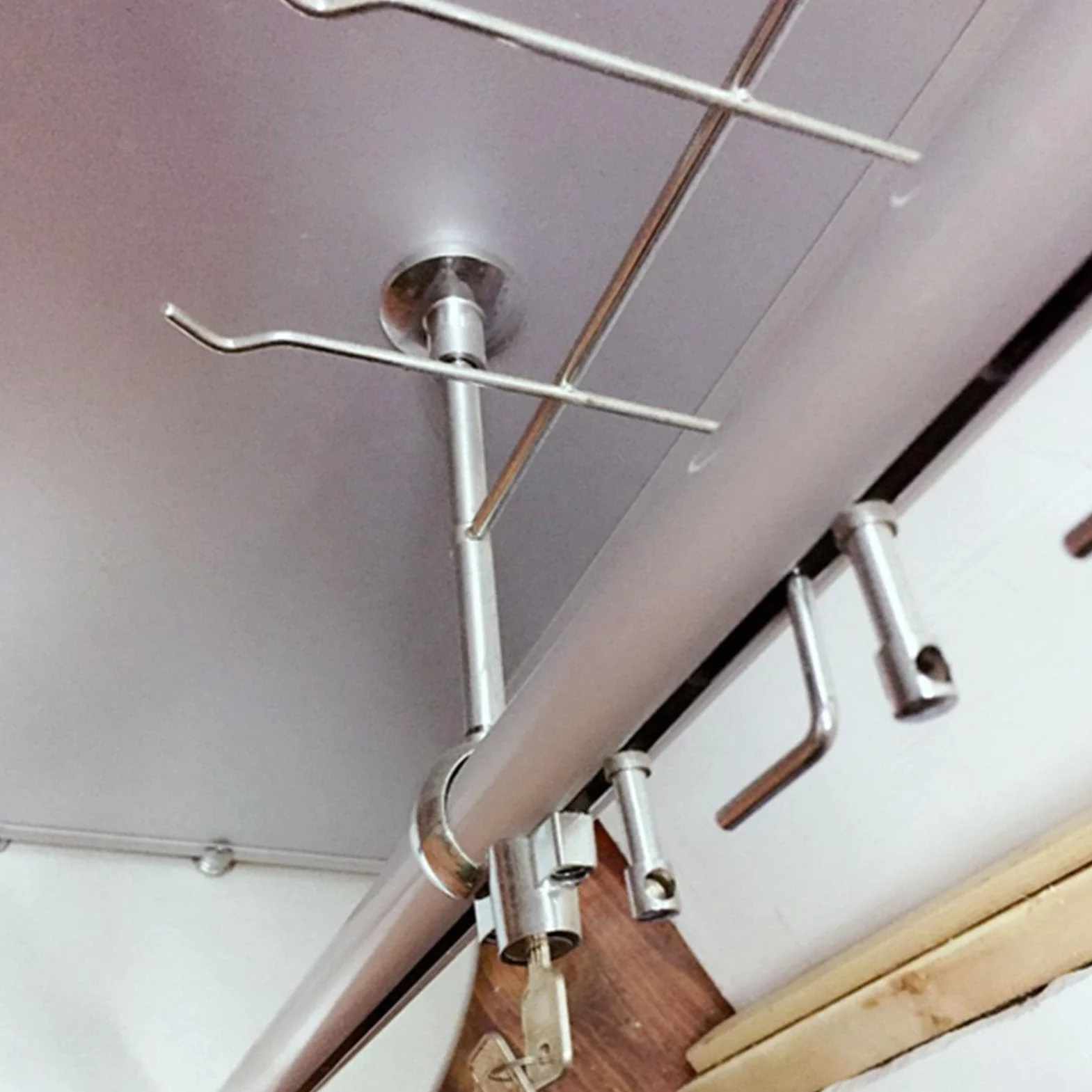 Aluminio Organizador de Almacenamiento de Gafas de Sol con Cerradura Antirrobo, Estante de Pared para Gafas de Lectura