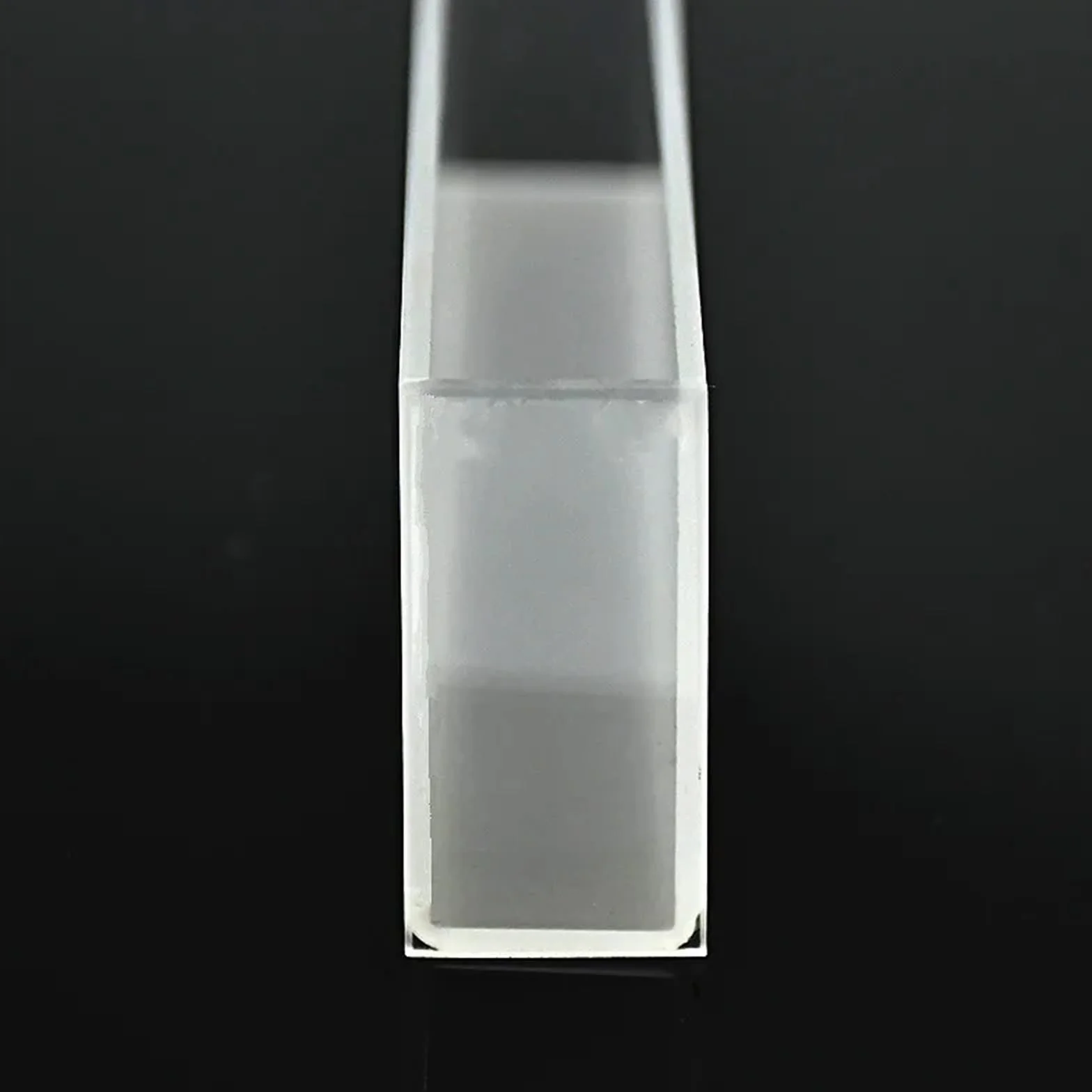 Cuvette de cuarzo de ángulo recto ， Cubeta de cuarzo con trayectoria de luz de 100 mm y celda de espectrómetro de 35 ml for espectrofotómetro con tecnología de sinterización de frita (paquete de 1)